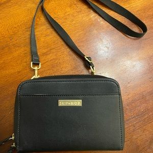 Skip hop crossbody